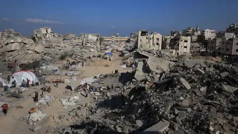 Military Tanks Advance into Major Gazan Residential District